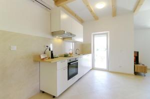 Apartments by the sea Sali, Dugi otok - 24159
