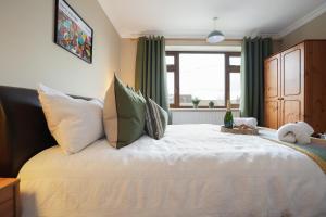 4 Bedrooms, Families, Contractors, FREE Parking