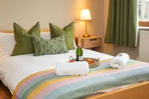 4 Bedrooms, Families, Contractors, FREE Parking - Walkly