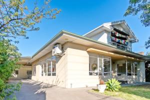 The Spacious & Elegant Vacation Haven - Glenside