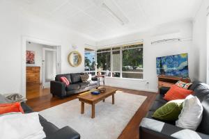 The Spacious & Elegant Vacation Haven - Glenside