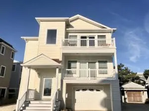 Single Family, Ocean Block, Wifi, Beach Badges, Washer And Dryer, Private Yard,spray Beach Ocean Block Contemporary 2Nd Off The Beach Close To, - Spray Beach