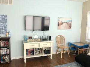 Single Family Ocean Block Wifi Beach Badges Washer And Dryer Private Yardspray Beach Ocean Block Contemporary 2Nd Off The Beach Close To