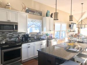 Single Family Ocean Block Wifi Beach Badges Washer And Dryer Private Yardspray Beach Ocean Block Contemporary 2Nd Off The Beach Close To