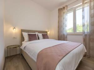 Apartment in Labin with Pool & Beach Nearby