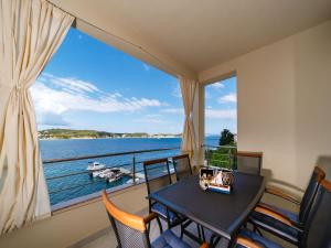 Apartment in Supetarska Draga by the Beach