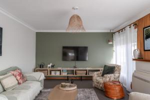 Cosy Ulverstone Getaway with Parking