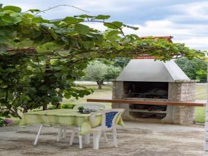 Apartment in Valbandon near Adriatic Beach