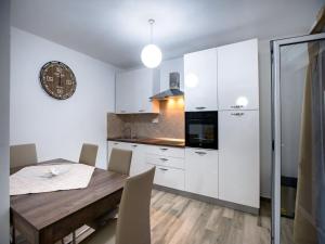 Villa Gulli - Apartment Gold with Private Beach