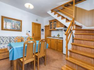 Apartment in Cres near the Beach