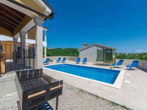 Villa in Skitaca with Pool and Sea Views