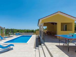 Villa in Skitaca with Pool and Sea Views