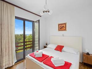 Apartment in Supetarska Draga near Sandy Beach