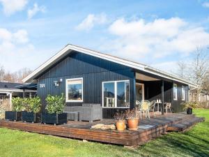 6 person holiday home in Juelsminde