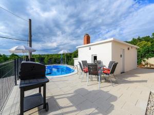 Spacious Apartment in Markoci