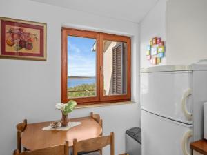 Apartment in Supetarska Draga near Sandy Beach