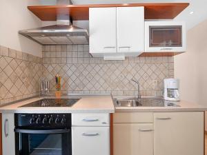 Apartment with Garden, Banjol