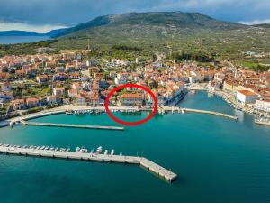 Apartment in Cres with Sea View and Old Town