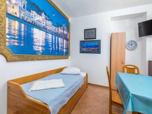 Apartment in Cres with Sea View and Old Town