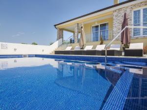 Gorgeous villa in Kapelica with Private Pool