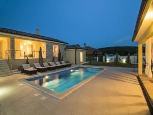 Gorgeous villa in Kapelica with Private Pool