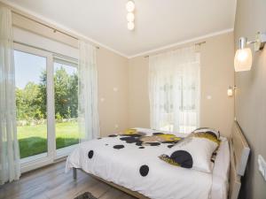 Spacious Rural Villa w pool