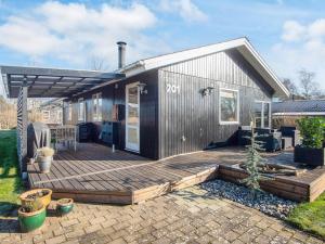 6 person holiday home in Juelsminde