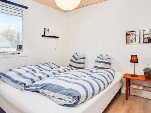 6 person holiday home in Juelsminde