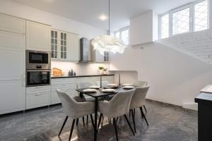 Calea 3BR Victoriei Stunner - Two Living Rooms - Balconies on the Avenue