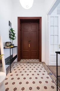 Calea 3BR Victoriei Stunner - Two Living Rooms - Balconies on the Avenue