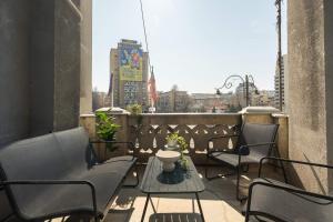 Calea 3BR Victoriei Stunner - Two Living Rooms - Balconies on the Avenue