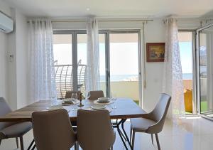 The Salt House - 2BR, First Row, Beachfront