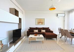 The Salt House - 2BR, First Row, Beachfront