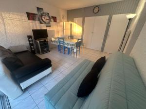Appartement 2 pièces avec piscine, parking privé, à 400m de la plage - 4 personnes - FR-1-776-46