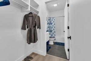 Blue Bliss Indoor Pool, FREE Parking, Near NYC