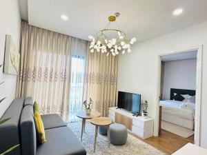 APARTMENT AIRPORT - KING BED - Free Pool & Gym & Kids room