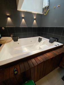 2BR House Jacuzzi & AC in Poblado Manila