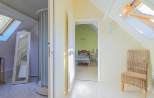 Maisons de vacances Awesome Home In Hucqueliers With Wifi : photos des chambres