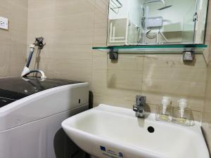 Shore 2 Residences Room 1925 Walk away from SM Mall of Asia, IKEA, SMX and close to Manila Ocean Park & PICC