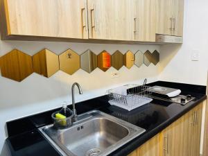 Shore 2 Residences Room 1925 Walk away from SM Mall of Asia, IKEA, SMX and close to Manila Ocean Park & PICC