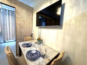 Shore 2 Residences Room 1925 Walk away from SM Mall of Asia, IKEA, SMX and close to Manila Ocean Park & PICC