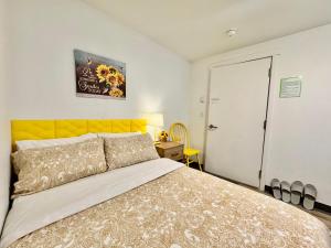 Private Room with Shared Bathroom on the 1st Floor 10 minutes Walk to University of Washington