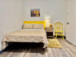 Private Room with Shared Bathroom on the 1st Floor 10 minutes Walk to University of Washington