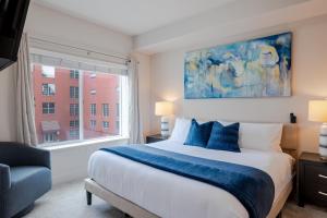 Convention Ctr Style-2BR Pool,Hot Tub,Gym,Theatre