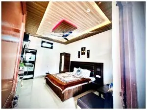 DALHOUSIE HOTEL S A H A R A - Near Bus Stand - Hygiene & Spacious Room - Banikhet