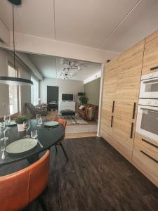 Lovely 1-bedroom apartment with patio and sauna