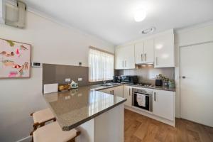 Belle Escapes - Glenelg Hideaway Bliss
