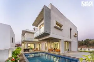 StayVista at Horizon Villa with Pool & BBQ - 卡尔贾特