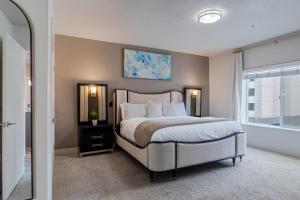 Convention Ctr Style-2BR Pool,Hot Tub,Gym,Theatre