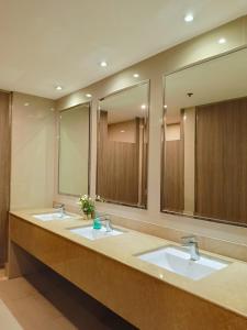 BP952 With Balcony and River View